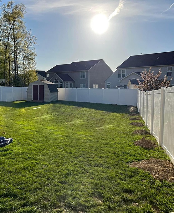 Vinyl Fence – Affordable Fencing